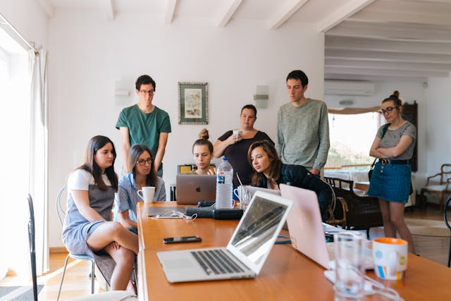 playbook-driven-growth:-how-the-best-wiki-tools-help-teams-scale-processes